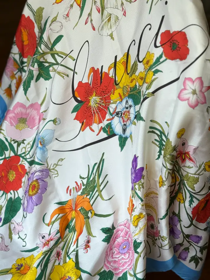 IMG_2643 (2) Jedwabna apaszka vintage Gucci Flora - obrazek 1